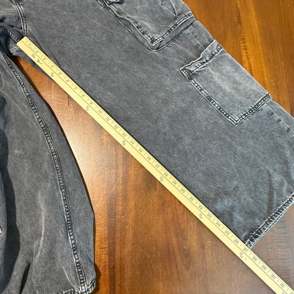 Old Navy Womens Mid Rise Baggy Wide Leg Cargo Jeans Size 16 Washed Black Utility - Picture 8 of 9